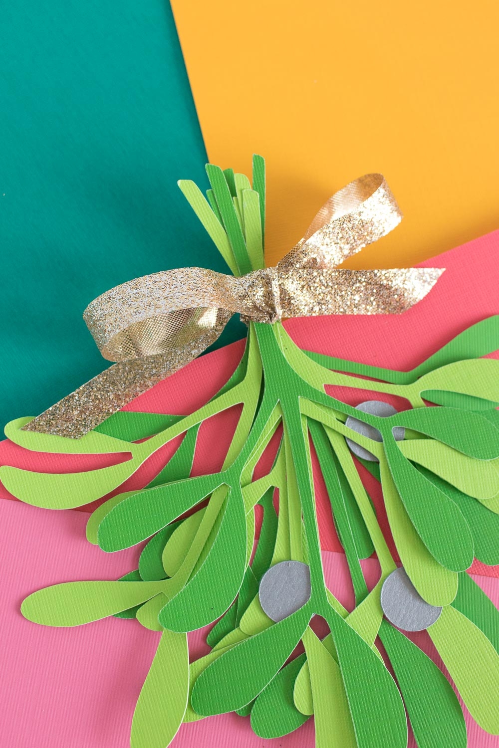 Simple DIY Paper Mistletoe Free Printable Club Crafted
